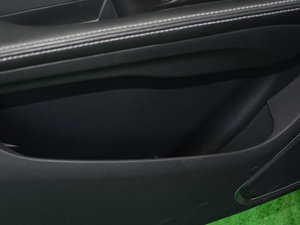 2016款1.5T 手动豪华型 前门储物空间