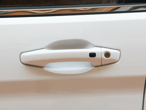 2017款1.3T 手动豪华型 主驾门拉手