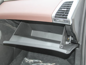 2017款1.3T 手动豪华型 手套箱