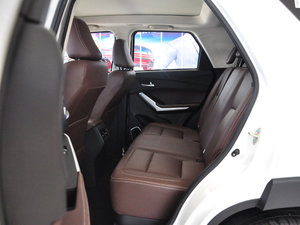 2017款1.3T CVT旗舰型 后排空间