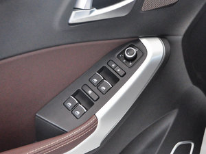 2017款1.3T CVT旗舰型 主驾车窗控制区	