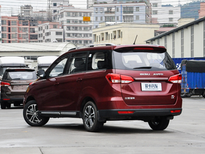 2017款1.5L 手动豪华型 左后45度
