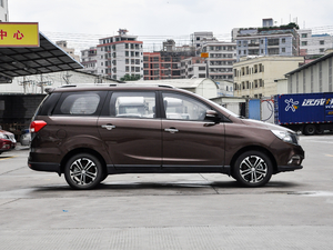 2017款1.5L 手动精英型 整体外观