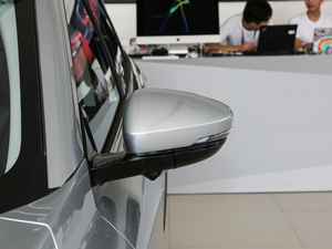 2020款520 智享版 后视镜