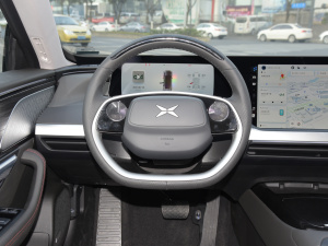 2021款670G 方向盘