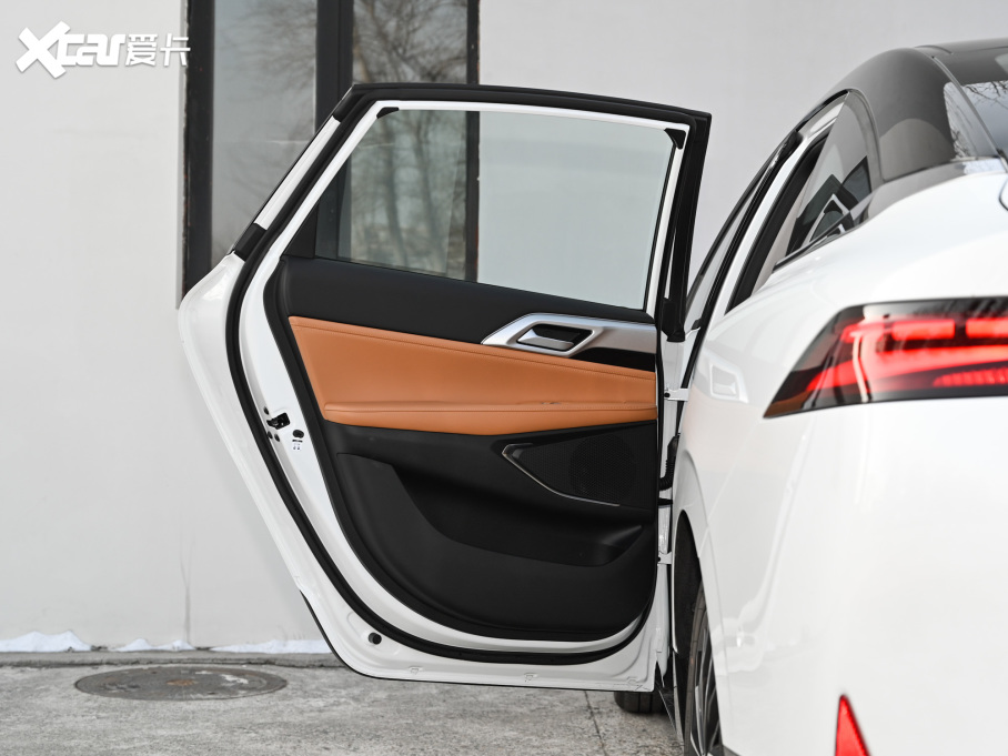 2021��С�i��܇P5 600P