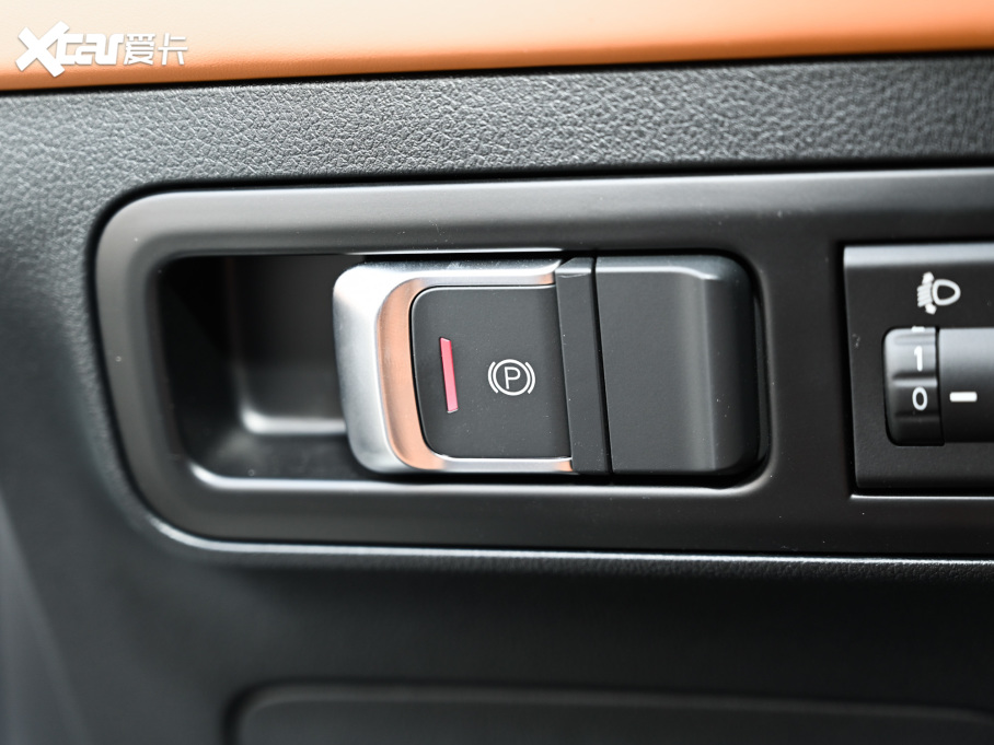 2021��С�i��܇P5 600P