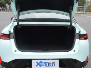 2021款460G+ 行李厢空间
