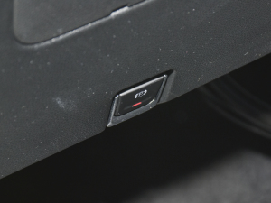 2022款670E+鹏翼版 驻车制动器