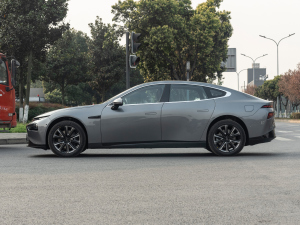 2022款670E+ 正侧（左）