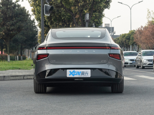 2022款670E+ 正后	