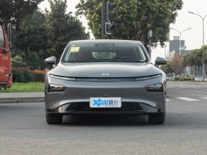 2022款670E+ 正前