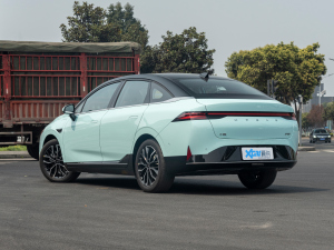 2021款460E+ 左后45度