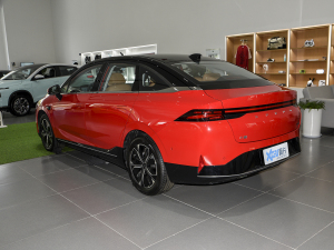 2022款510E 左后45度
