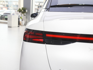 2022款550E 细节外观