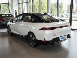 2022款460E+ 左后45度