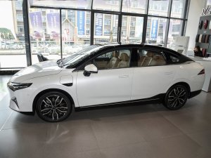 2022款460E+ 正侧（左）