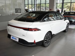 2022款460E+ 右后45度