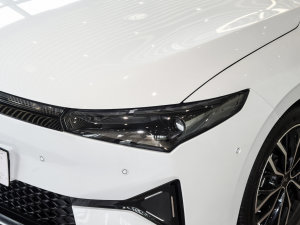 2022款460E+ 大灯
