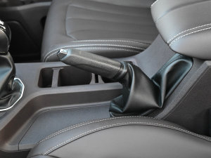 2023款1.6L 长轴商务型 7座 驻车制动器