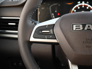 2023款1.6L 长轴商务型 7座 中控区