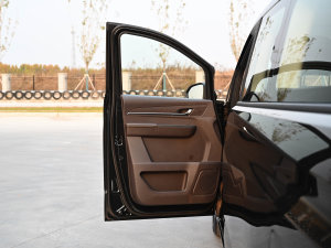 2023款1.6L 长轴商务型 7座 驾驶位车门