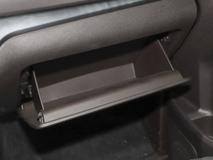 2023款1.6L 长轴创富型 7座 手套箱