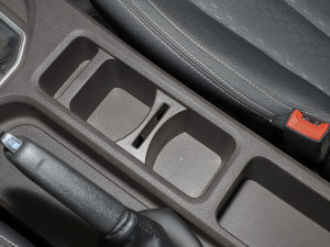 2023款1.6L 长轴创富型 7座 前排杯架