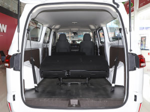 2023款1.6L 长轴创富型 7座 空间座椅