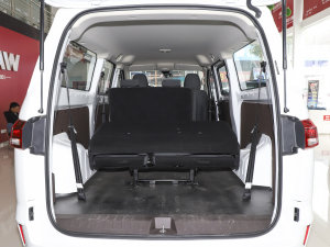 2023款1.6L 长轴创富型 7座 空间座椅