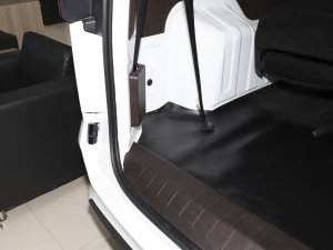 2023款1.6L 长轴创富型 7座 空间座椅
