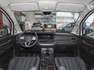 2023款1.6L 长轴创富型 7座 内饰全景