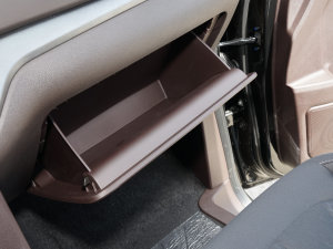 2023款1.6L 长轴创享型 7座 手套箱