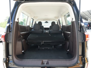 2023款1.6L 长轴创享型 7座 空间座椅