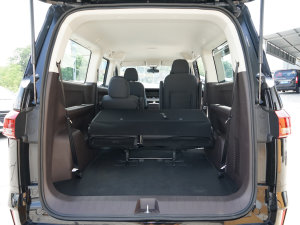 2023款1.6L 长轴创享型 7座 空间座椅