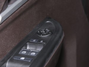 20232.0L ԄLS 7 п؅^