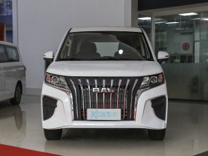 2023款1.6L 长轴创享型 9座 正前