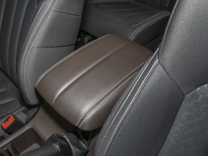 2023款1.6L 长轴创享型 9座 中央扶手箱