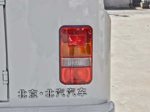 2010款2.0L 五门加长版 尾灯