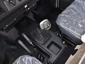 2010款2.0L 五门加长版 换挡杆