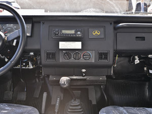 2010款2.0L 五门加长版 中控台