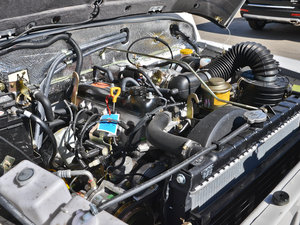 2010款2.0L 五门加长版 发动机