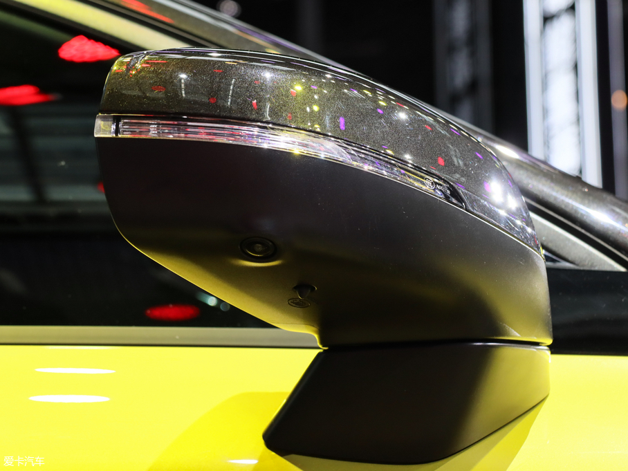 2019I03 03+ 2.0TD Ԅb