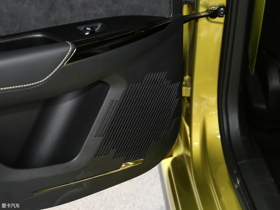 2019I03 03+ 2.0TD Ԅb