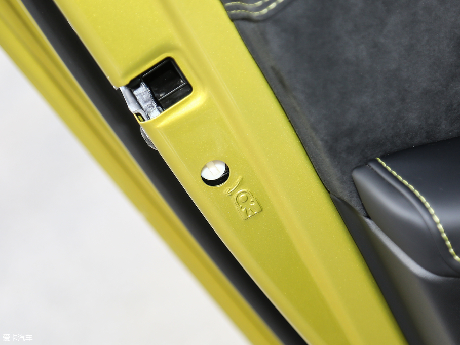 2019I03 03+ 2.0TD Ԅb