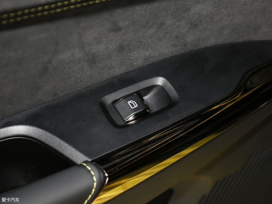 2019I03 03+ 2.0TD Ԅb