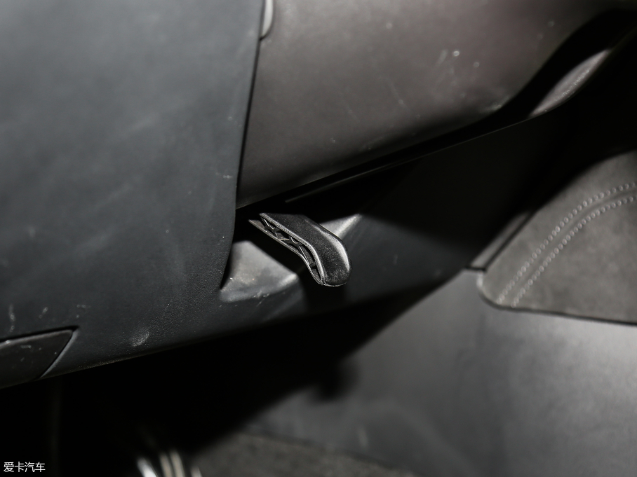 2019I03 03+ 2.0TD Ԅb