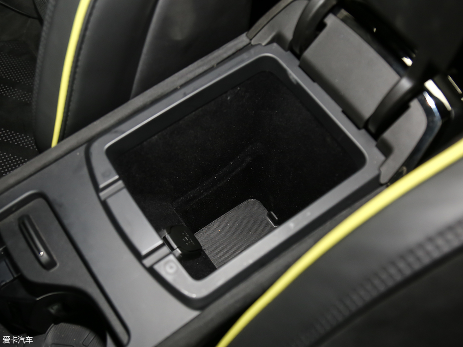 2019I03 03+ 2.0TD Ԅb