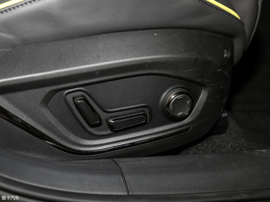 2019I03 03+ 2.0TD Ԅb