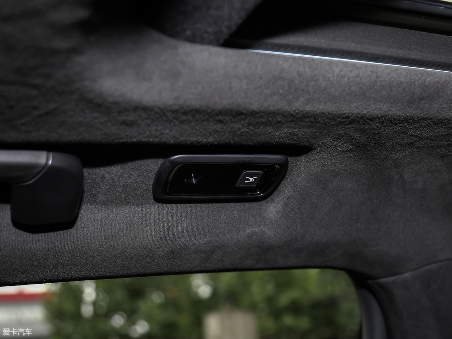 2019I03 03+ 2.0TD Ԅb